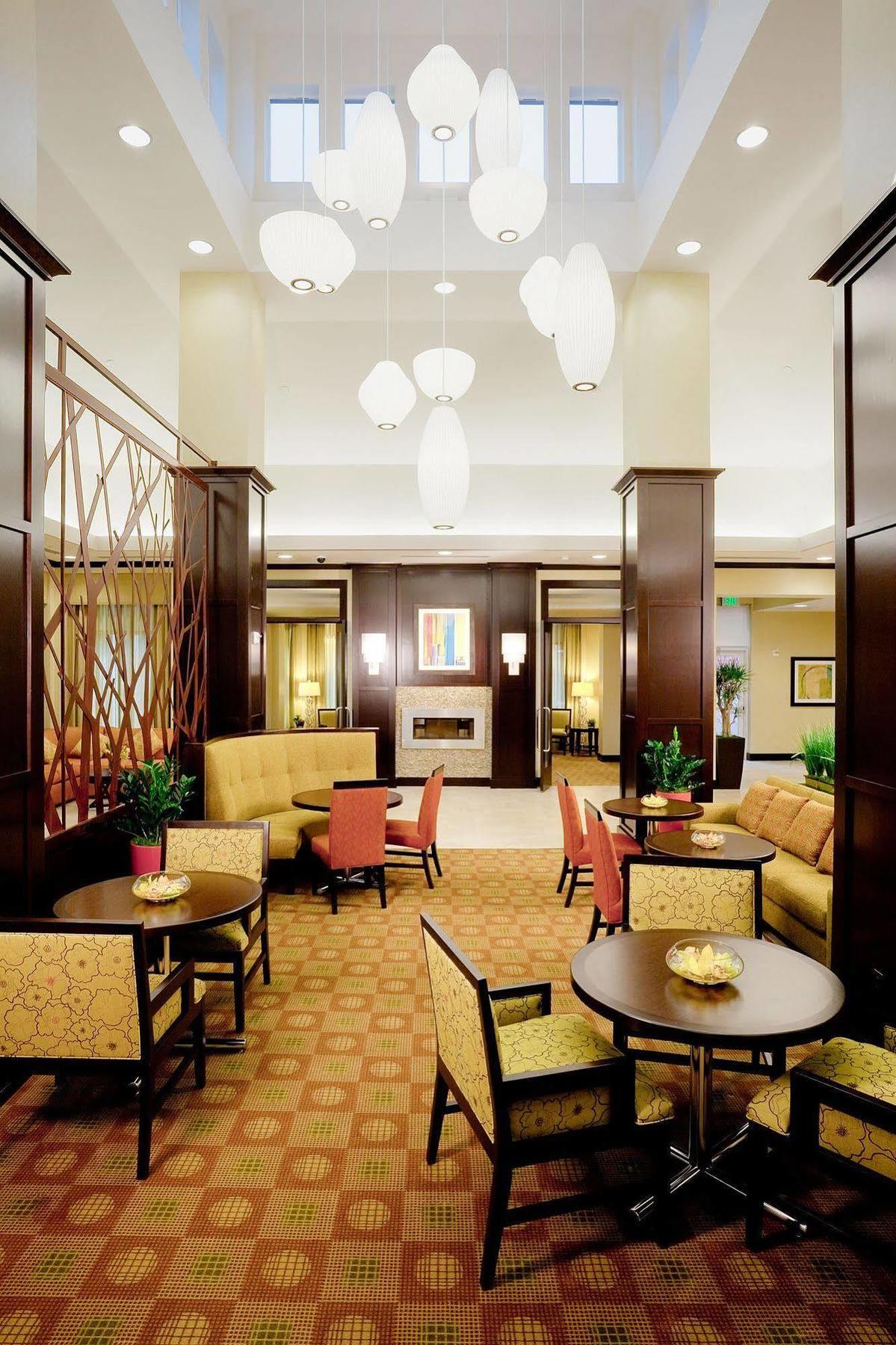 Hilton Garden Inn Seattle/Ботелл Интерьер фото